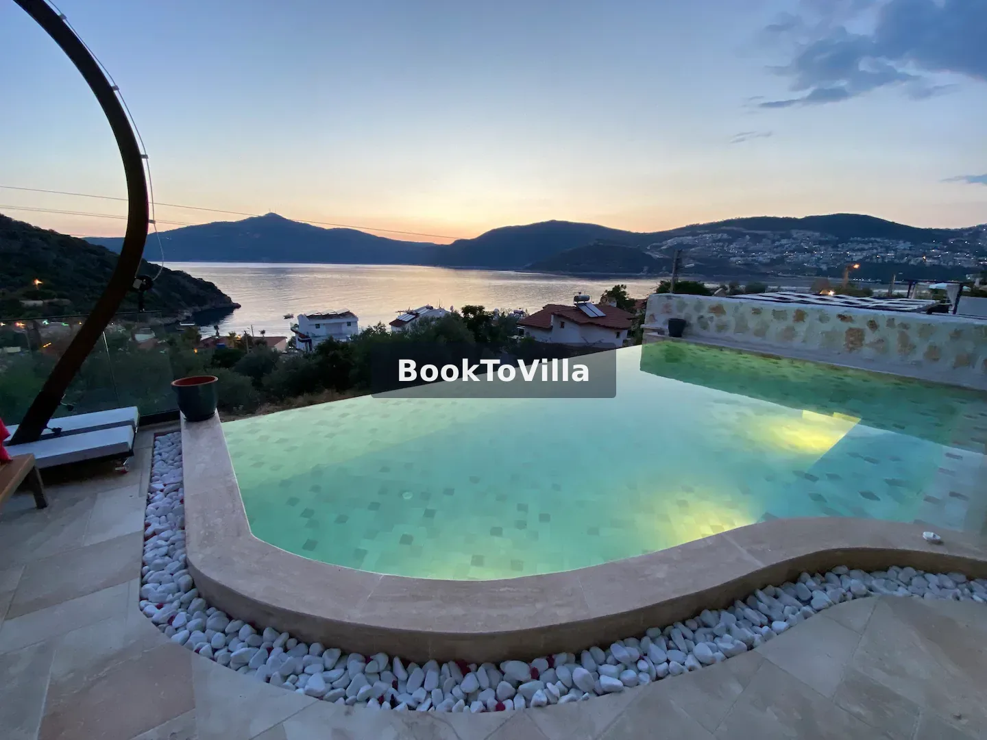 Kalkan Merkez Villa Calypso deniz manzaralı sonsuzluk havuzlu lüks villa